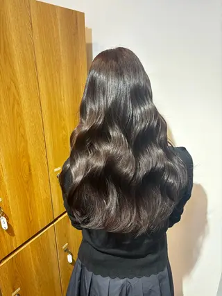 ロング カラー シオン/艶髪/ グレージュカラーのヘアスタイル