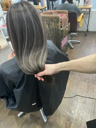 セミロング カラー ヒカ/外国人風 デザインカラーのヘアスタイル