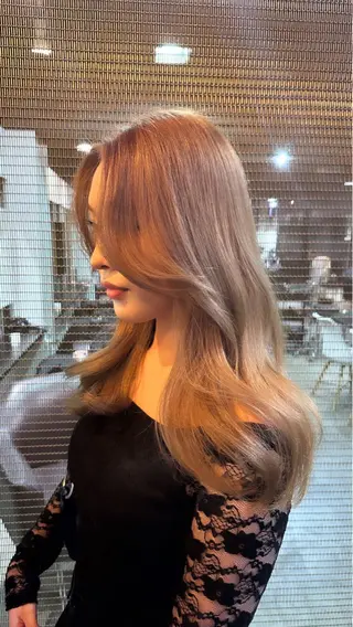 ロング カラー YEAU　PLUS所属・極上の艶髪 RINAのヘアスタイル