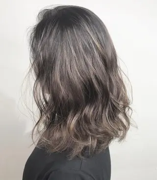 ミディアム カラー _WHITE+ 南海難波店のヘアスタイル