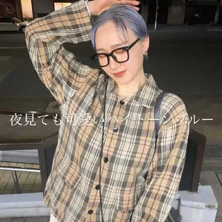 ショート カラー ヘアアレンジ mika｜ブルーカラ ー｜ハイトーンカラーのヘアスタイル