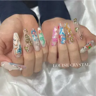 ネイル LOUISE CRYSTALのネイルデザイン