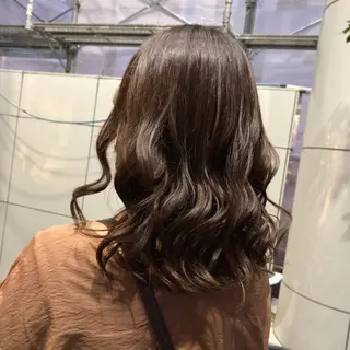 ミディアム カラー 山崎 絵莉香のヘアスタイル