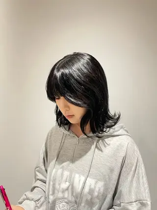 ミディアム 𝐚𝐨𝐢/カット モデルのヘアスタイル