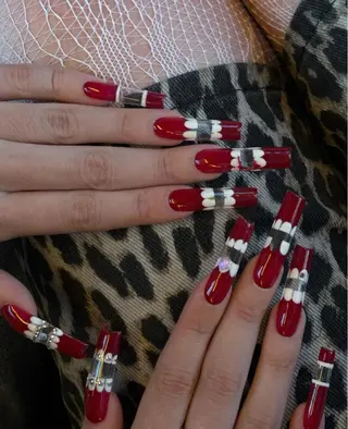 ネイル Elia Nail Salon池袋西口店所属・Saur Nailのネイルデザイン