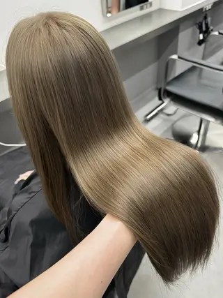 ロング カラー 𝗬𝟮𝗞レイヤー 韓⛓️ハイトーンのヘアスタイル