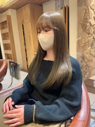 ロング カラー 赤みを押えたカラー➰ ケアブリーチのヘアスタイル