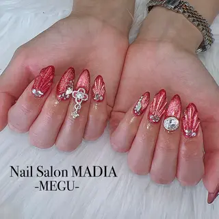 ネイル MADIA藤沢所属・MADIA MEGUのネイルデザイン