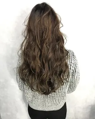 ロング カラー TOMOYAレイヤー ブリーチ縮毛矯正のヘアスタイル