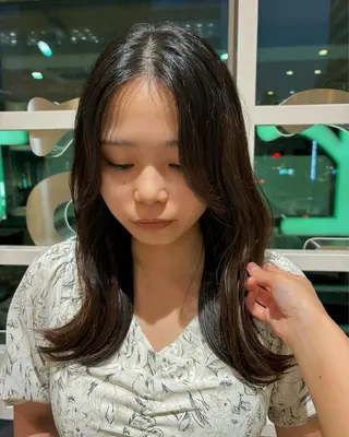 ロング ゆい/パーマ/レイヤ ー/似合わせカラーのヘアスタイル