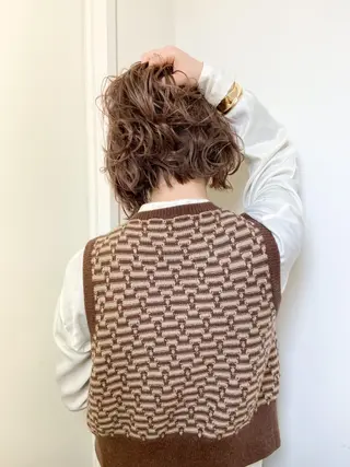 ミディアム カラー 岡本康平/ボブ /ブリーチ/レイヤーのヘアスタイル