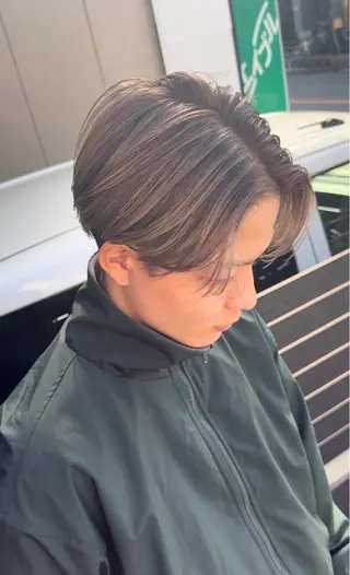 ショート カラー 坂井 琉生のヘアスタイル