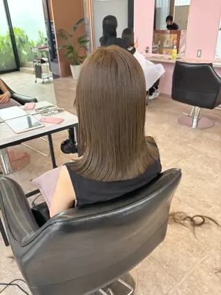 カラー MATTY azusaのヘアスタイル