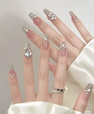 ネイル 長さ出しMORNAIL所属・長出し専門 パーツのネイルデザイン