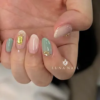 ネイル アトリエ　ミモザ所属・いまむら あかりのネイルデザイン