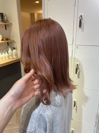 ミディアム カラー akane .のヘアスタイル