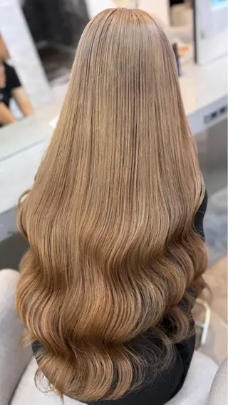 ロング カラー Maho ブリーチモデル募集中のヘアスタイル