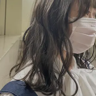 セミロング カラー 丸山 愛万音のヘアスタイル