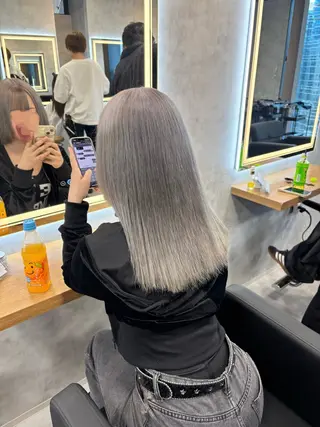 ロング カラー パーマ ヘアアレンジ 透明感ブリーチカラー 🌈TOMOHIROのヘアスタイル