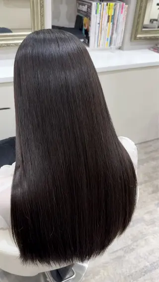 ロング 【TAKAYA】🌸 白髪ぼかしカラーのヘアスタイル