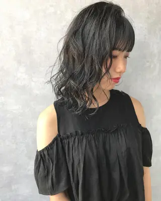 ミディアム カラー TOMOYAレイヤー ブリーチ縮毛矯正のヘアスタイル