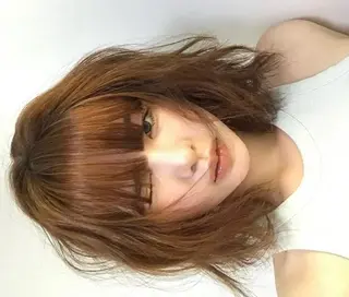 ミディアム YUUK I/レイヤーのヘアスタイル