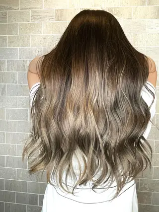 セミロング ブリーチ毛矯正.髪質 改善.髪にドラマをのヘアスタイル