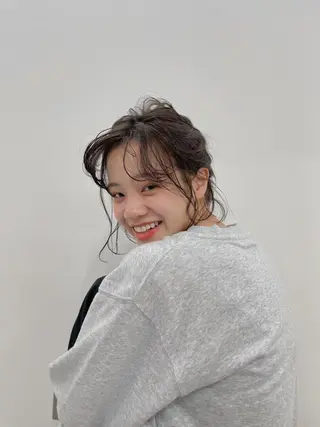 ミディアム カラー 梅田／ベージュ レイヤー／ヌマタのヘアスタイル