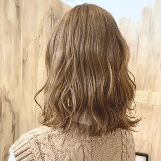 ミディアム 倉林隆一🐈 ダブルカラー/艶髪のヘアスタイル