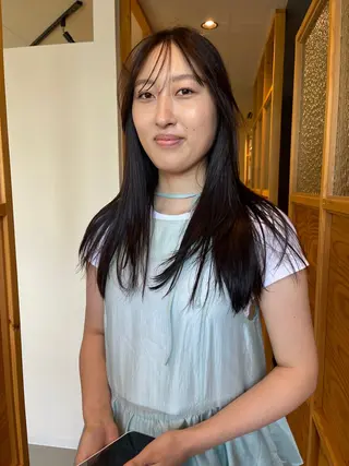 セミロング oma　袮次金 鈴香のヘアスタイル