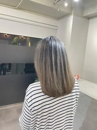 ロング カラー monami 山本華菜のヘアスタイル