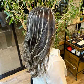 ロング カラー Cure2所属・🌈白いハイライト 🌈 🐶ノザワ🐶のヘアスタイル