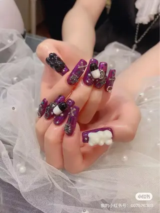 セミロング パンダ ネイルのネイルデザイン