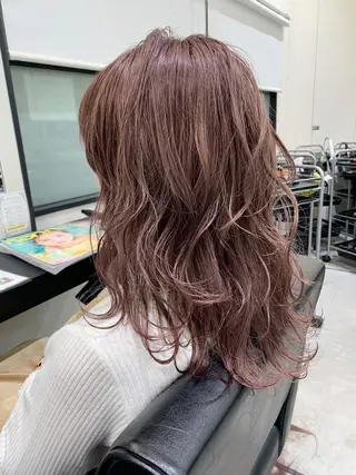 セミロング カラー 喜友名 泉樹のヘアスタイル
