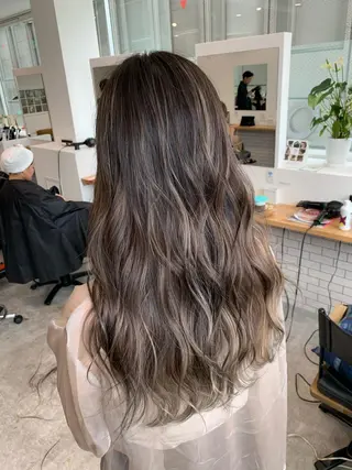 セミロング ヨシミ カズヤのヘアスタイル