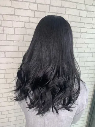 ミディアム カラー アートディレクター 尾内 友美のヘアスタイル