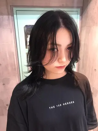 セミロング カラー ホワイト&レイヤーカ ットエクステ長畠俊輔のヘアスタイル