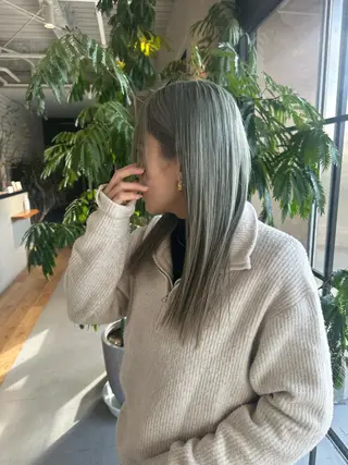 カラー アカリ /ショートカットのヘアスタイル