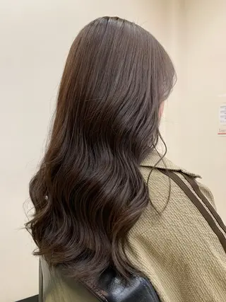 カラー 理美容室モテナ所属・カトリ プージャのヘアスタイル