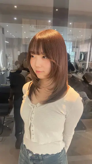 ミディアム ハッシュカット🖤 レイヤー/透けカラーのヘアスタイル