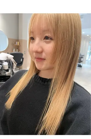 セミロング LUCA SALON所属・友田 青葉のヘアスタイル