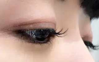 マツエク・マツパ 岡田詩織 MODE Ks松原店のヘアスタイル