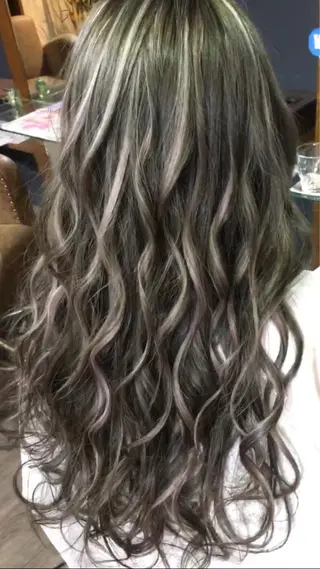 ロング BuzZ所属・西村 雄二/エクステのヘアスタイル