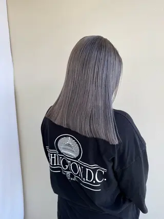 セミロング カラー ハイライトカラー✨ グレージュ✨鎌倉光洋のヘアスタイル