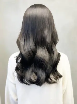 カラー ロング 永岡 はるのヘアスタイル