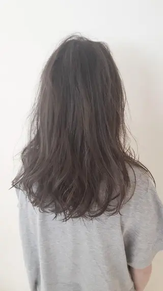 セミロング カラー 尾野 恭平のヘアスタイル