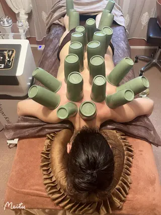 ミディアム Einami 美肌痩身サロンのエステ・リラクイメージ