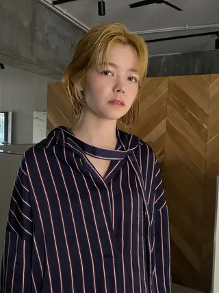 ショート カラー 高発色ブリーチ/ ハイレイヤー🪽aiのヘアスタイル