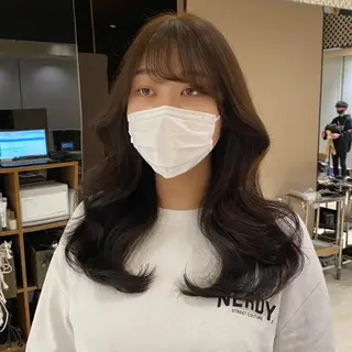 セミロング カラー レイヤー/顔周り /透明感🩶高橋大のヘアスタイル