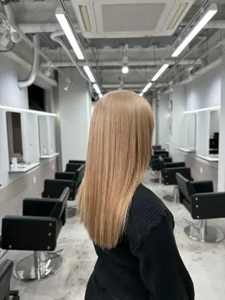 ロング カラー noa 寒色系カラーブリーチのヘアスタイル